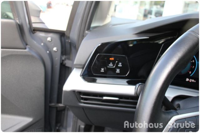 Volkswagen Golf VIII 1.0 TSI - Samsaru's Car Outlet