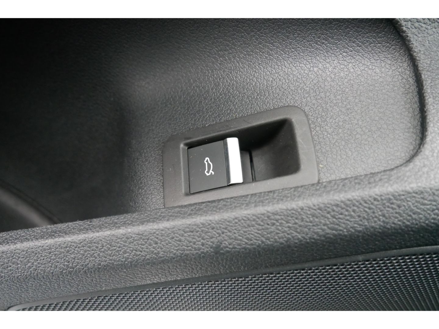 Audi A4 50 TDI q S line LED+Navi+Leder+Sportsitze+19'