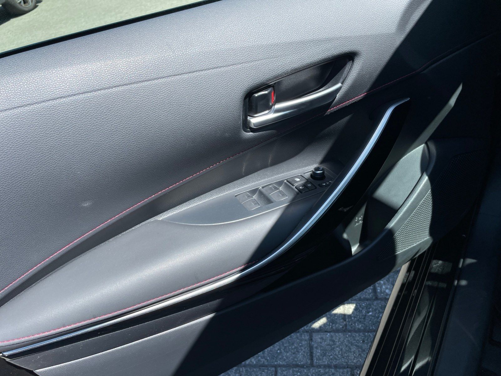 Toyota Corolla Touring Sports 2.0 Hybrid Lounge - Samsaru's Car Outlet