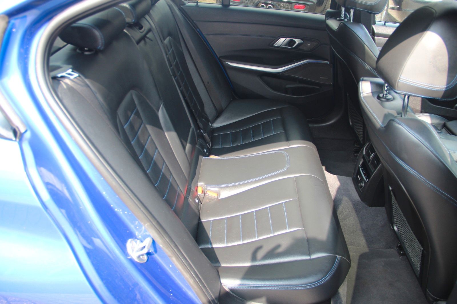 BMW 330 i Lim M Sport Shadow - Samsaru's Car Outlet