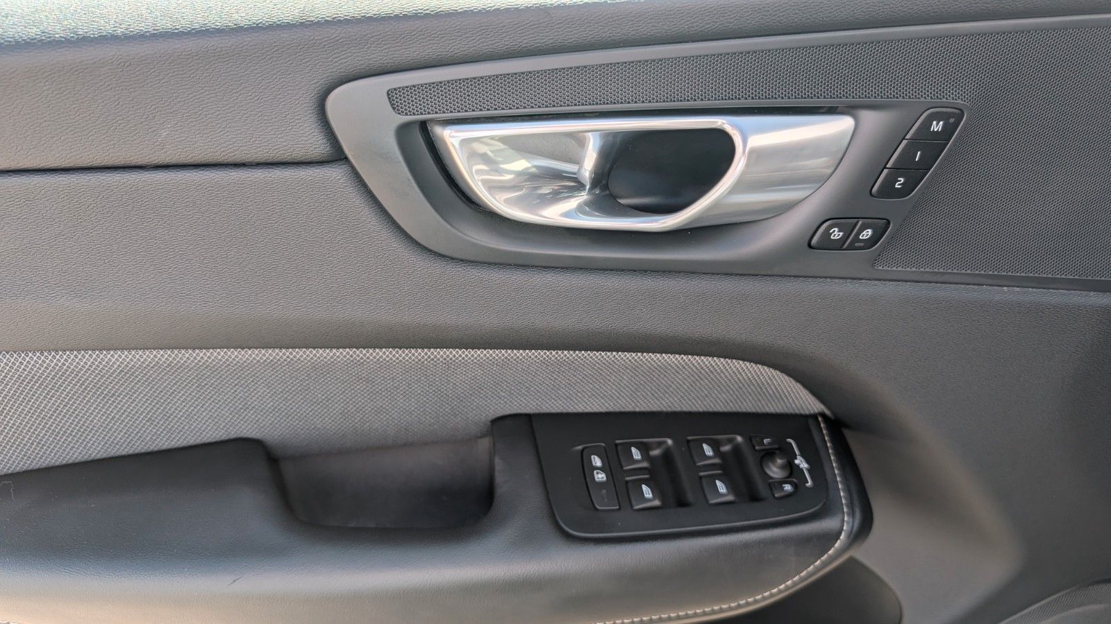 Volvo XC 60 B4 Plus Dark AWD | Standheitzung