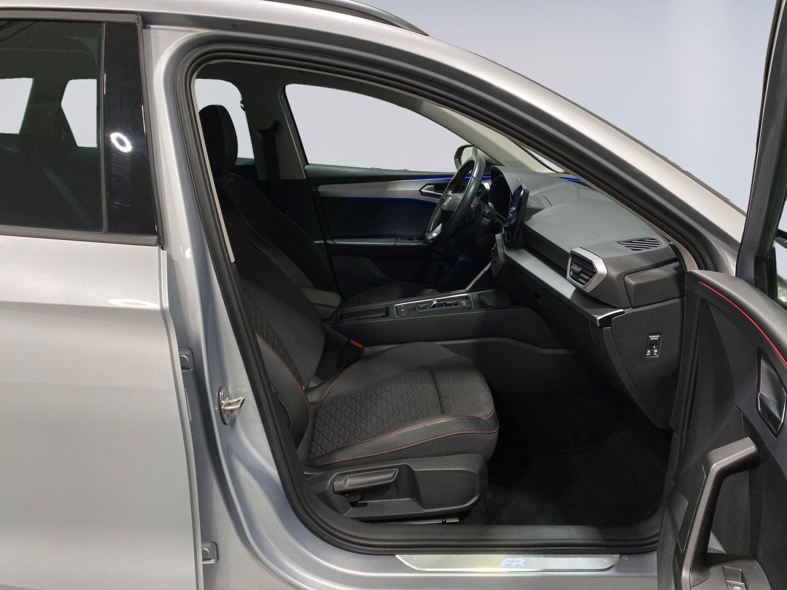 Seat Leon Sportstourer FR AHK Kamera Navi SHZ LED DAB