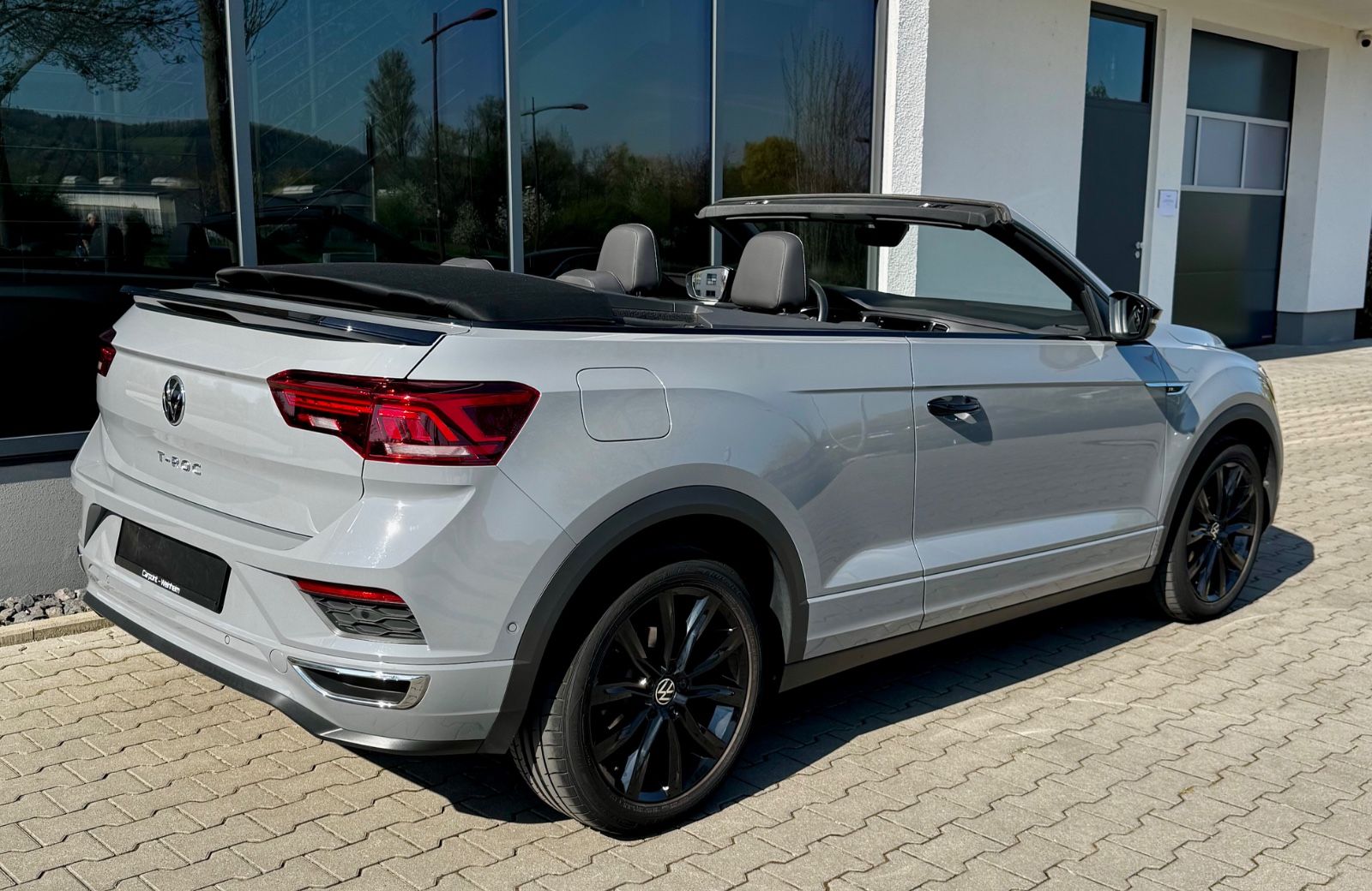 Volkswagen T-Roc R-Line - Samsaru's Car Outlet