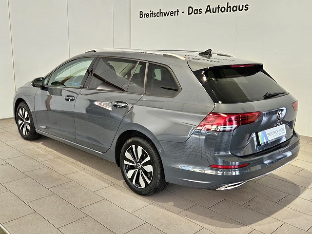 Volkswagen Golf Variant 2.0 TDI Move DSG - Samsaru's Car Outlet