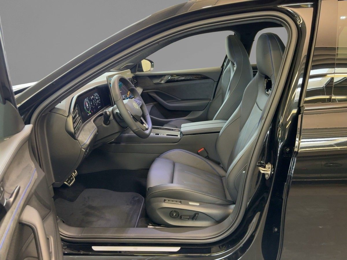 Volkswagen Passat Variant R-Line 1,5 eHybrid DSG AHZV PANO