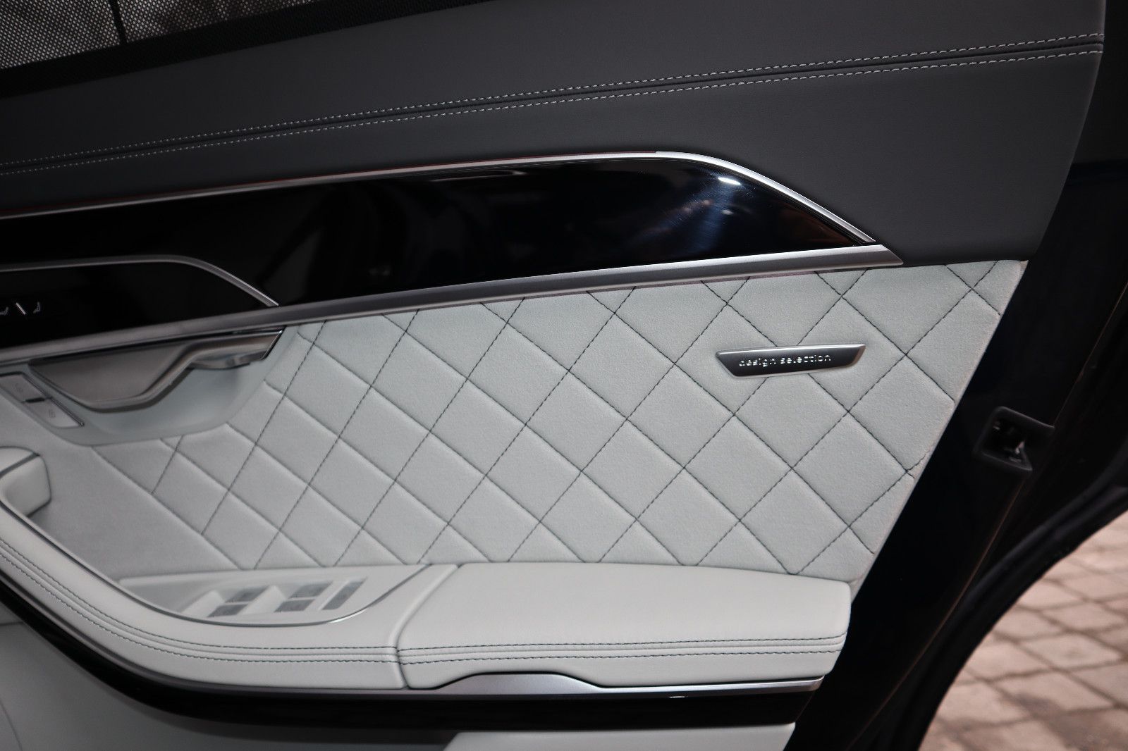 Audi A8L 60 TFSIe lang exclusive - Samsaru's Car Outlet