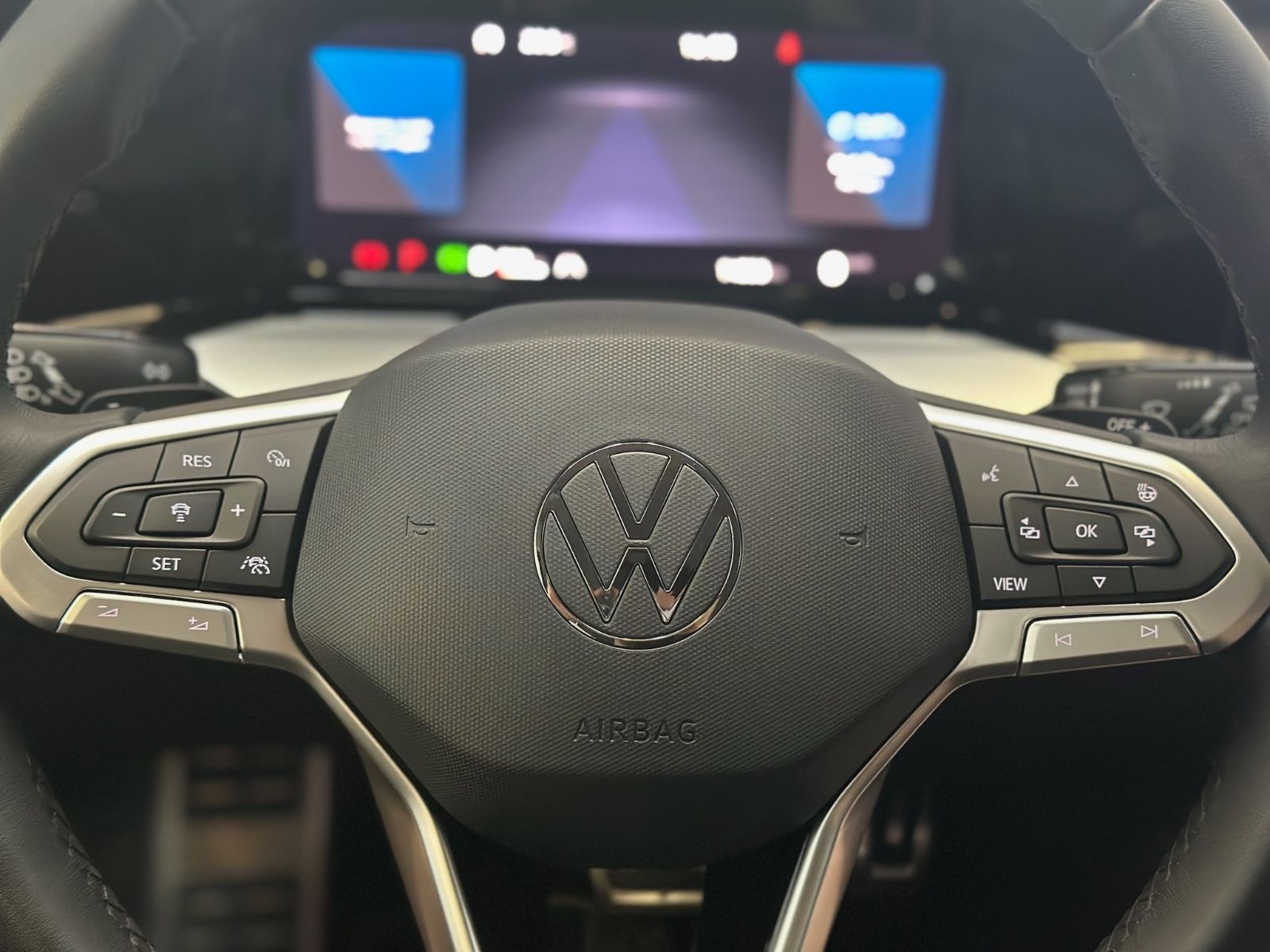 Volkswagen Golf VIII 1.5 eTSI MOVE - Samsaru's Car Outlet