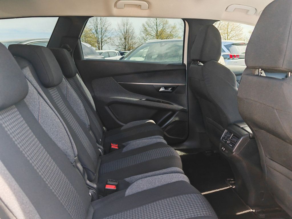 Peugeot 5008 PureTech - Samsaru's Car Outlet