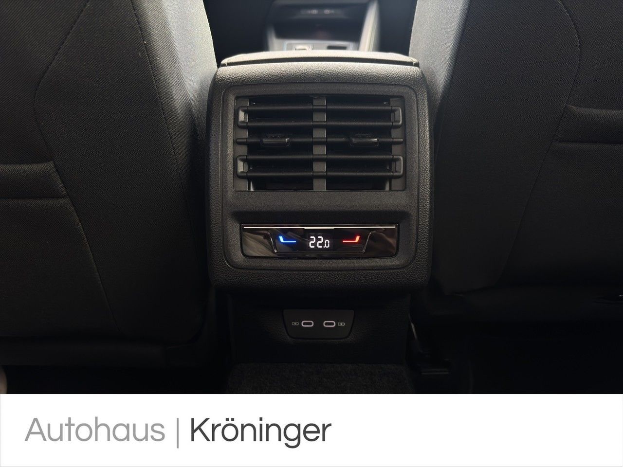 Volkswagen Golf VIII MOVE 1.5 eTSI DSG - Samsaru's Car Outlet