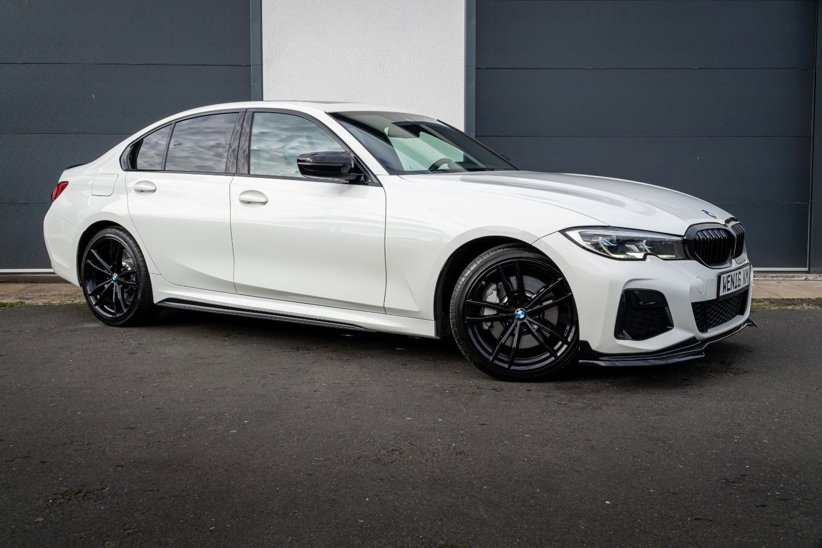 BMW 330i MSport - Samsaru's Car Outlet