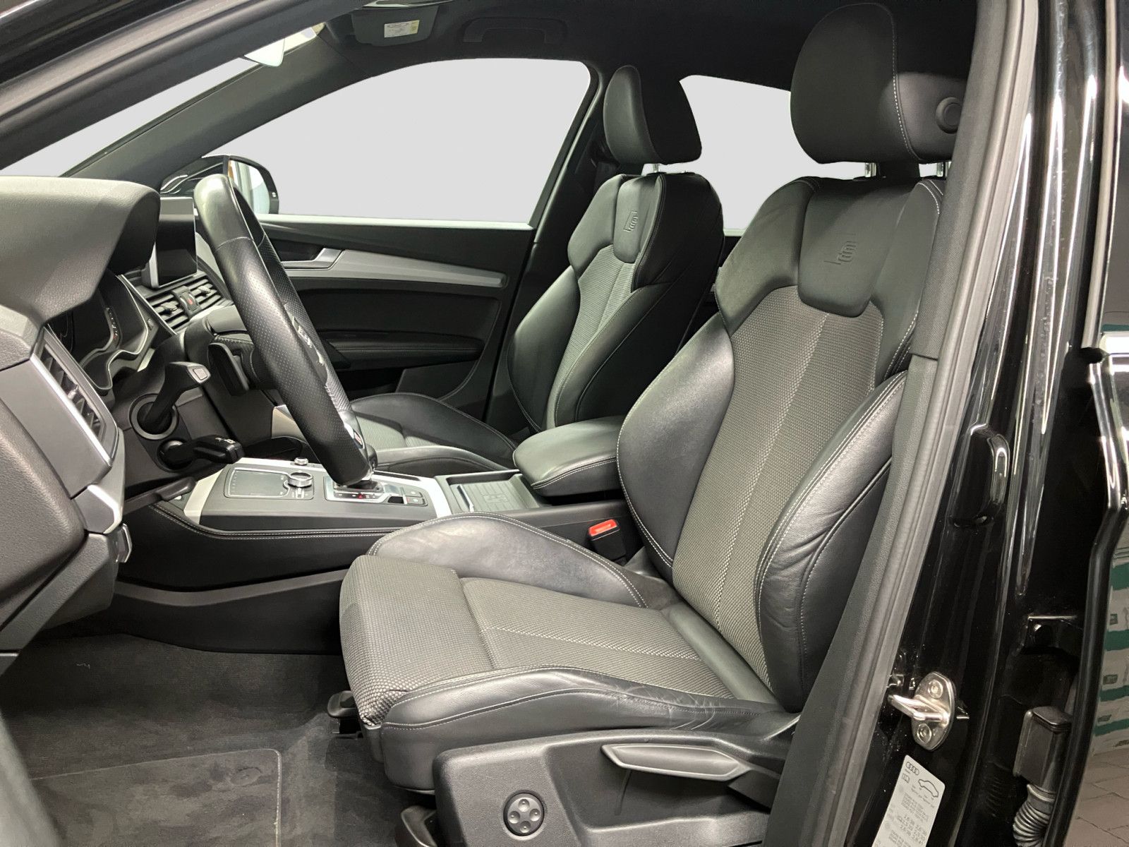 Audi Q5 55 TFSIe quattro S line - Samsaru's Car Outlet