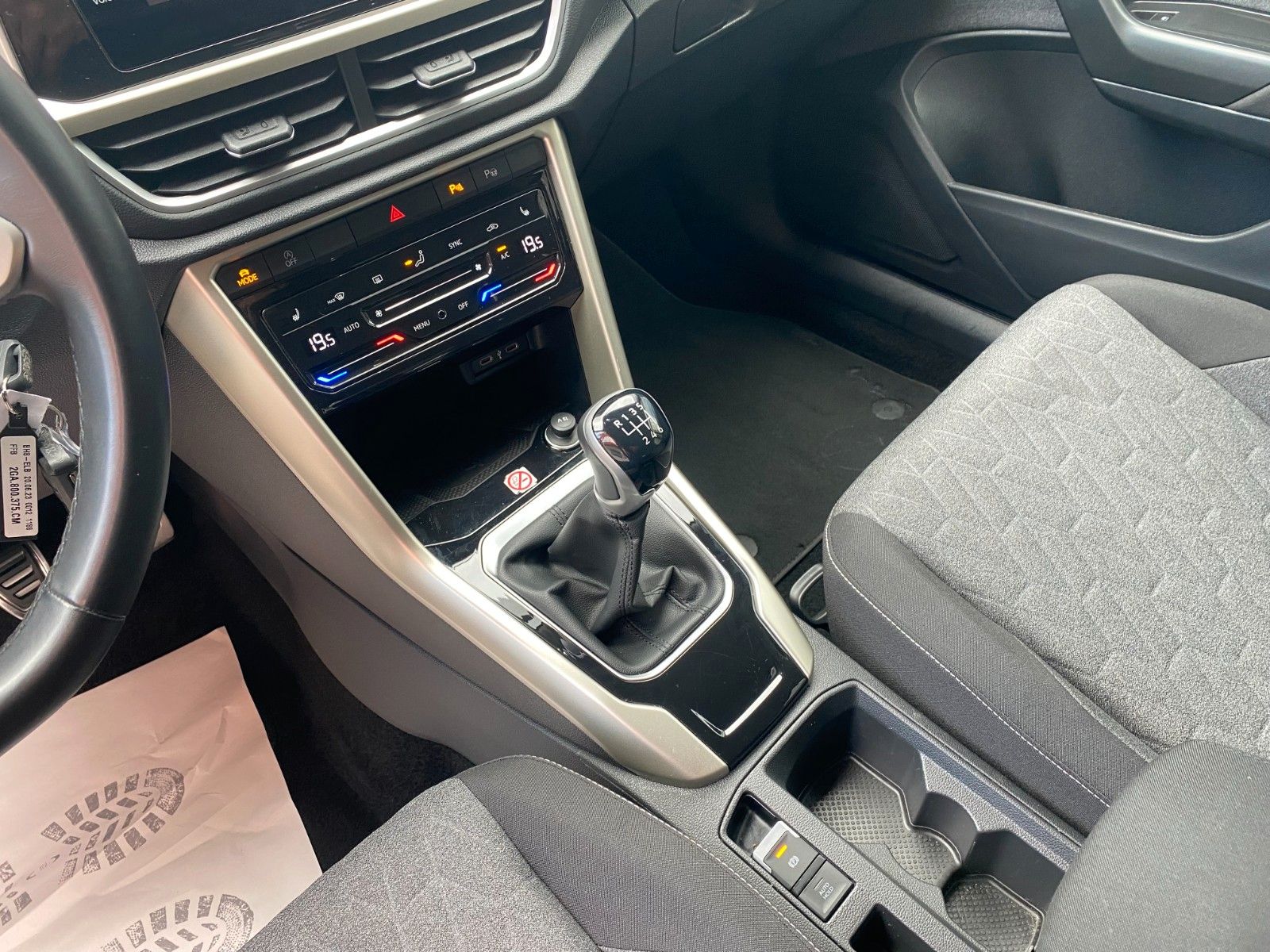 Volkswagen T-Roc Move - Samsaru's Car Outlet