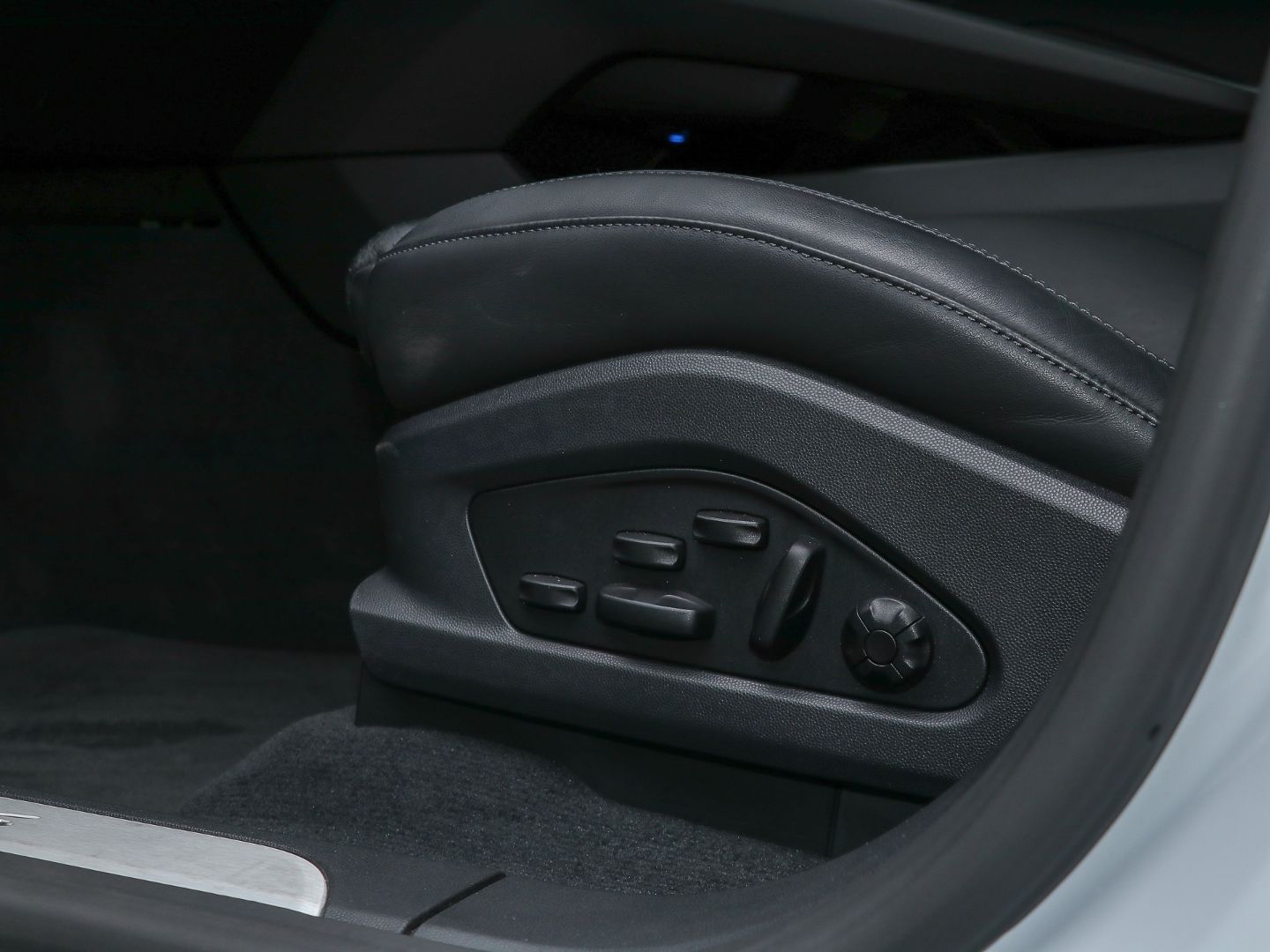 Porsche Macan 4 HA-Lenkung LED-Matrix Surround-View BOSE