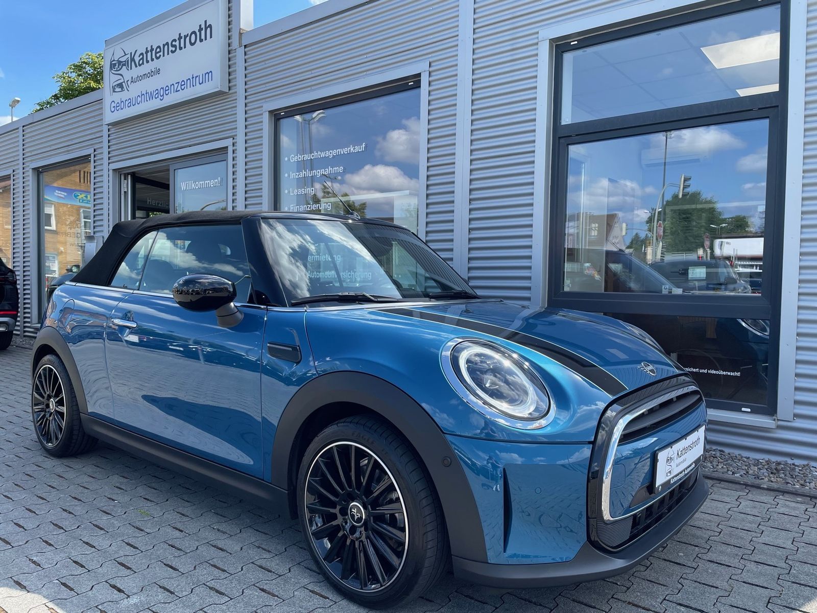 MINI Cooper - Samsaru's Car Outlet