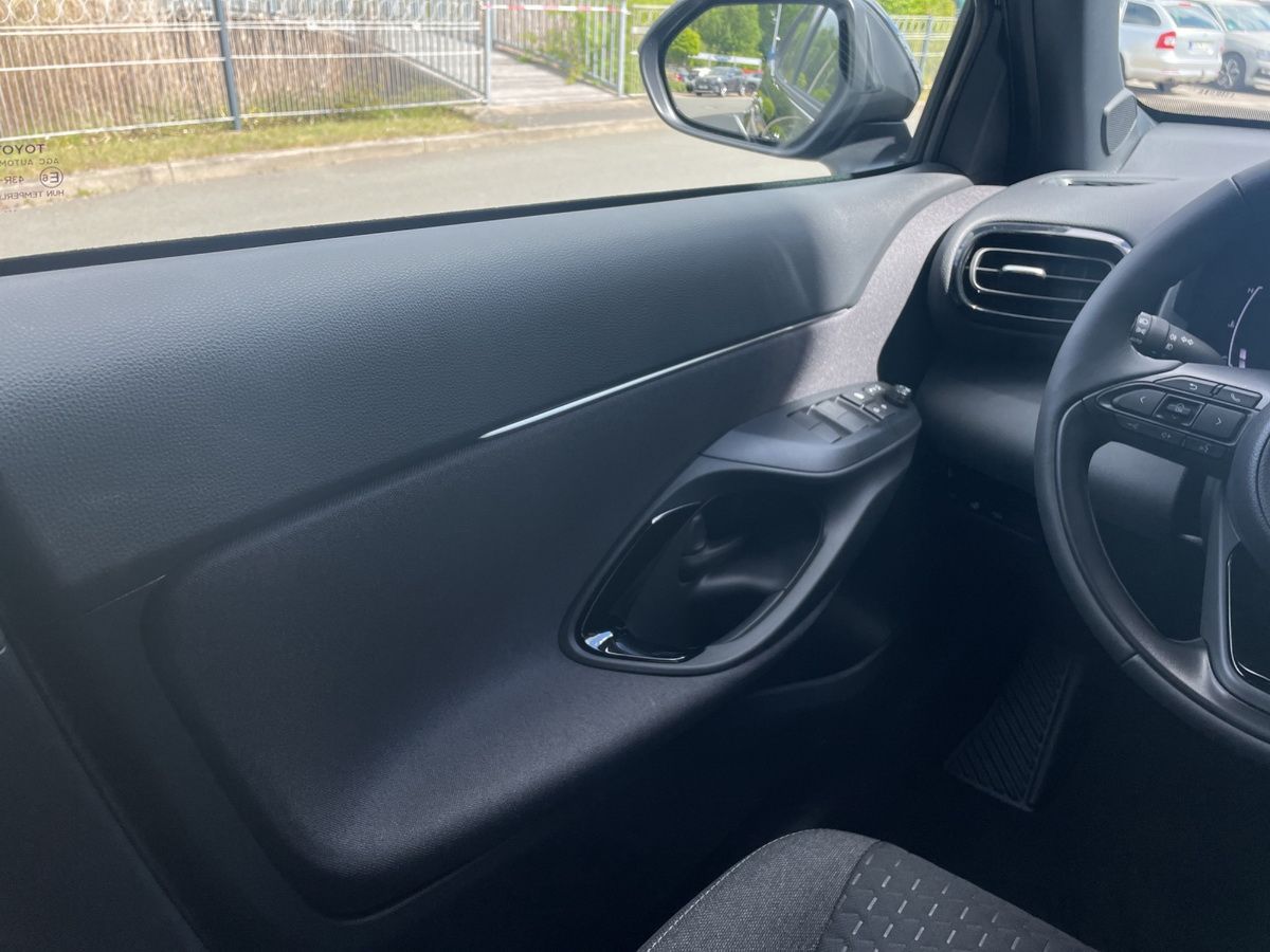 Toyota Yaris Cross 1.5 Hybrid Teamplayer *2xPDC*BLIS*LH