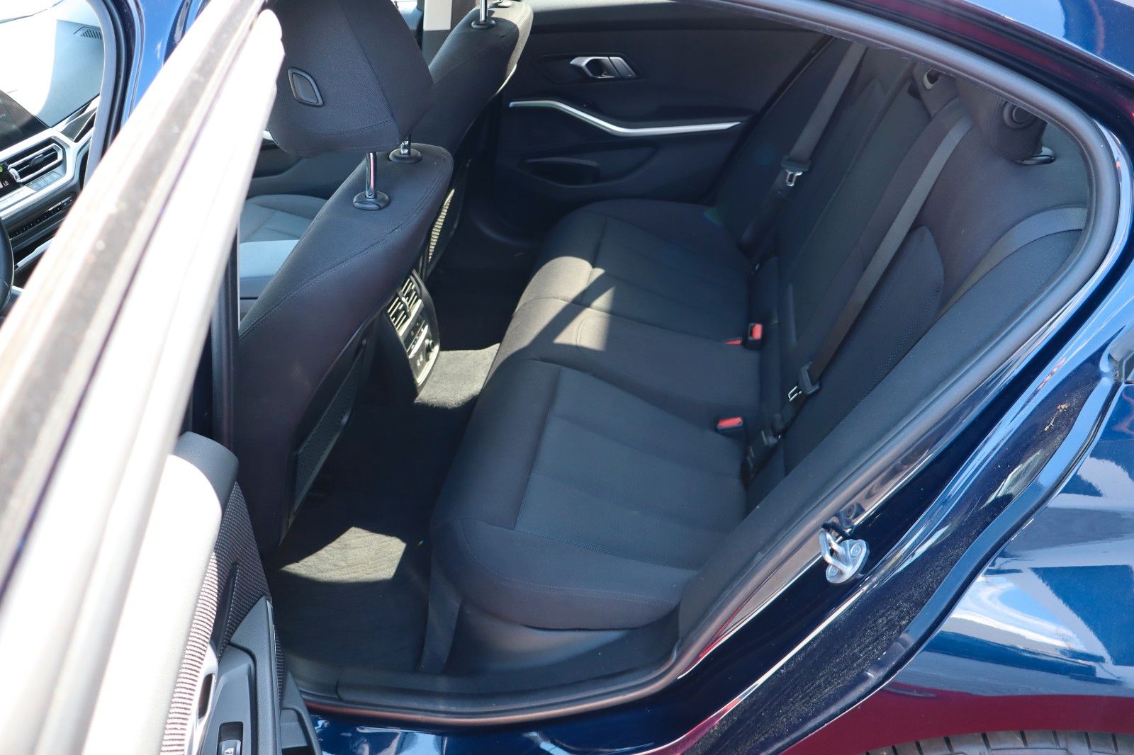 BMW 330 d xDrive - Samsaru's Car Outlet