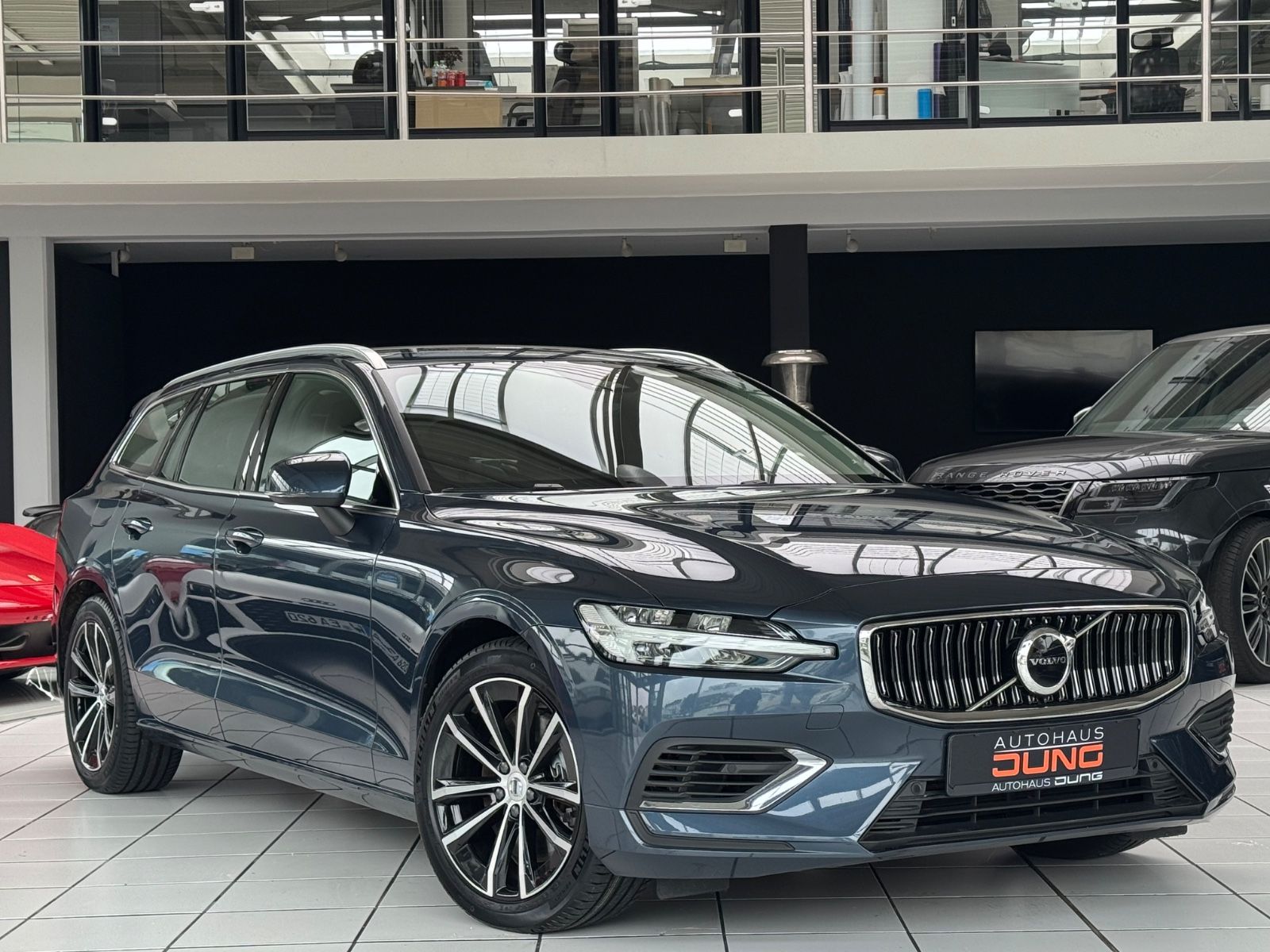 Volvo V60 Kombi Core Recharge Plug-In Hybrid AWD