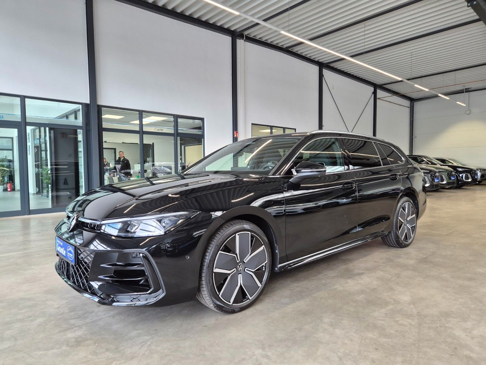 Volkswagen PASSAT VARIANT 2.0 TSI 4M R-LINE IQ PANO HUD AHK