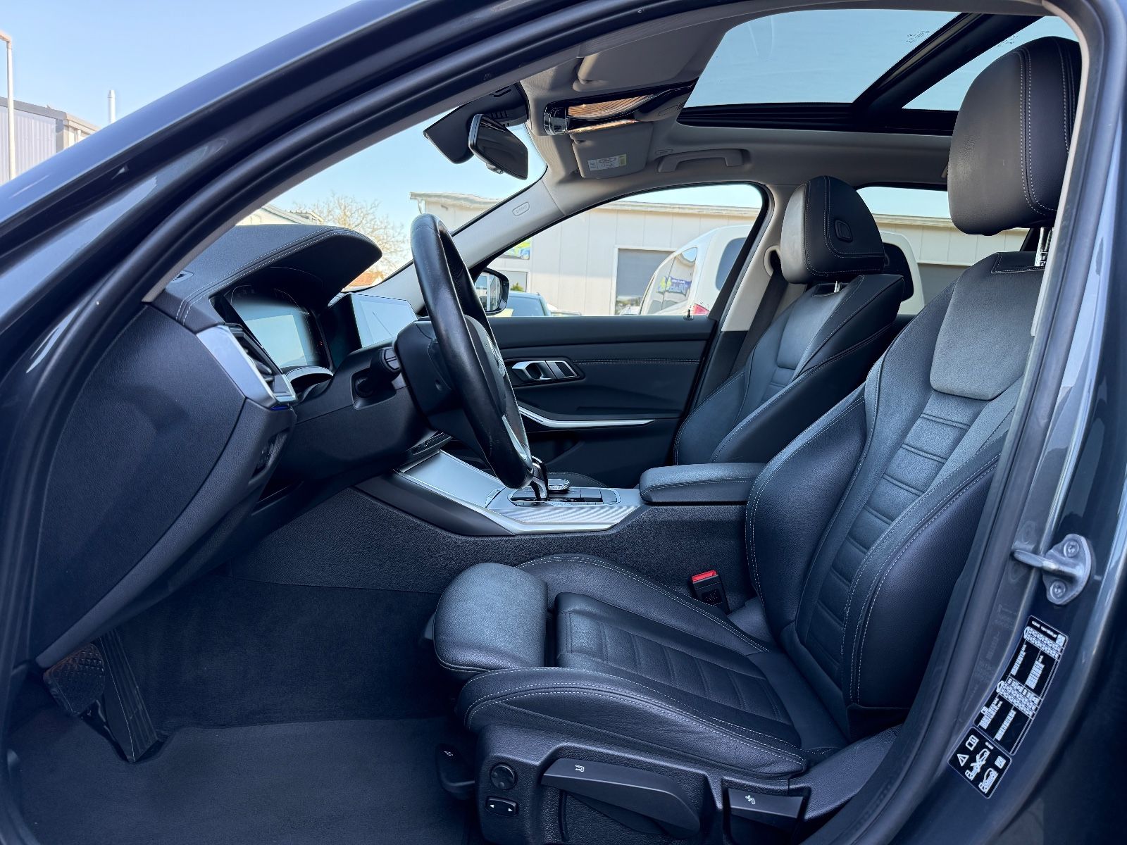 BMW 320 d xDrive LUXURY - Samsaru's Car Outlet