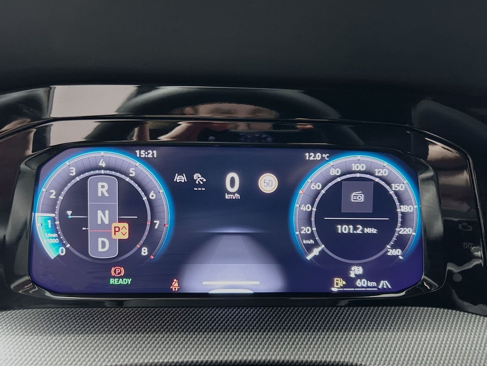 Volkswagen Golf VIII 1.5 eTSI DSG R-Line CarPlay Black ACC