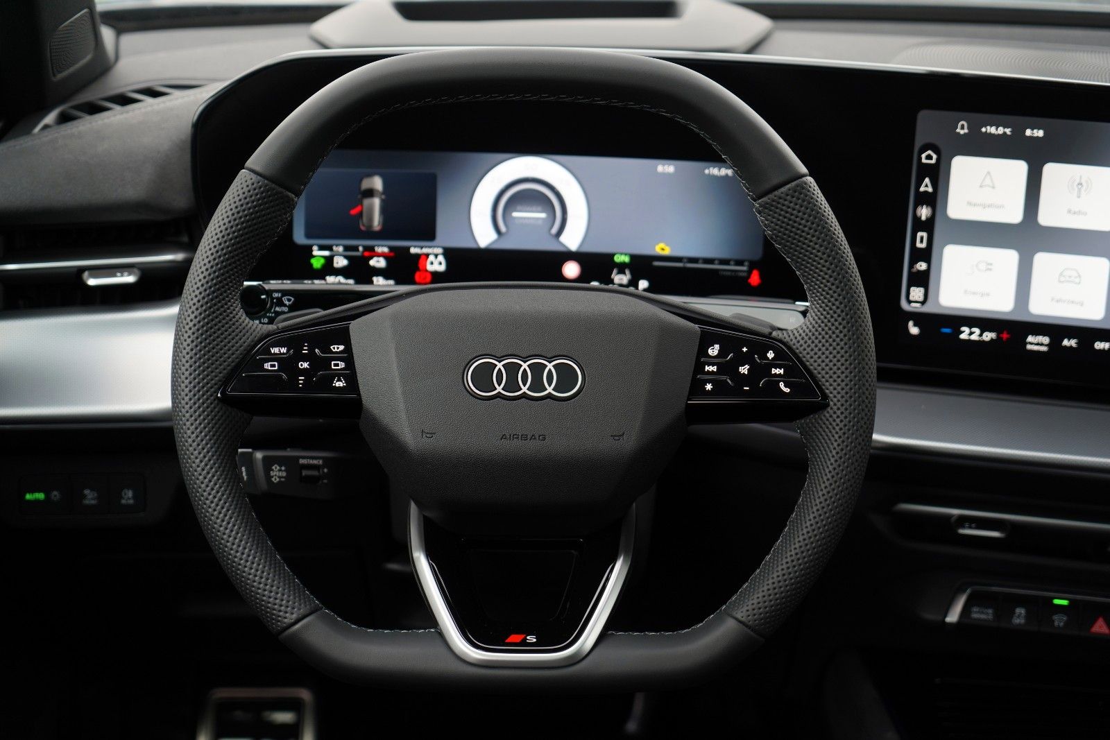 Audi Q3 SUV e-hybrid AHK S-LINE PANO TECH PRO MATRIX