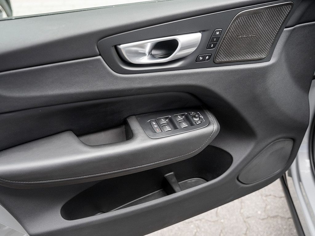 Volvo XC60 B4 Plus Dark LEDER H/K