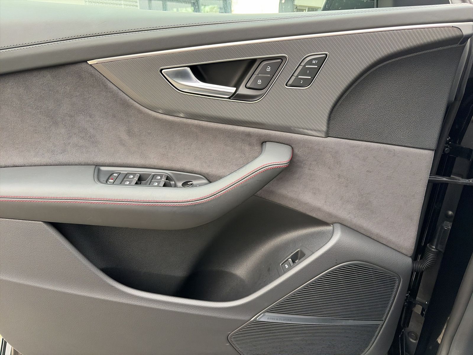 Audi RSQ8 performance All Black/Keramik/305km/h/RS-AG