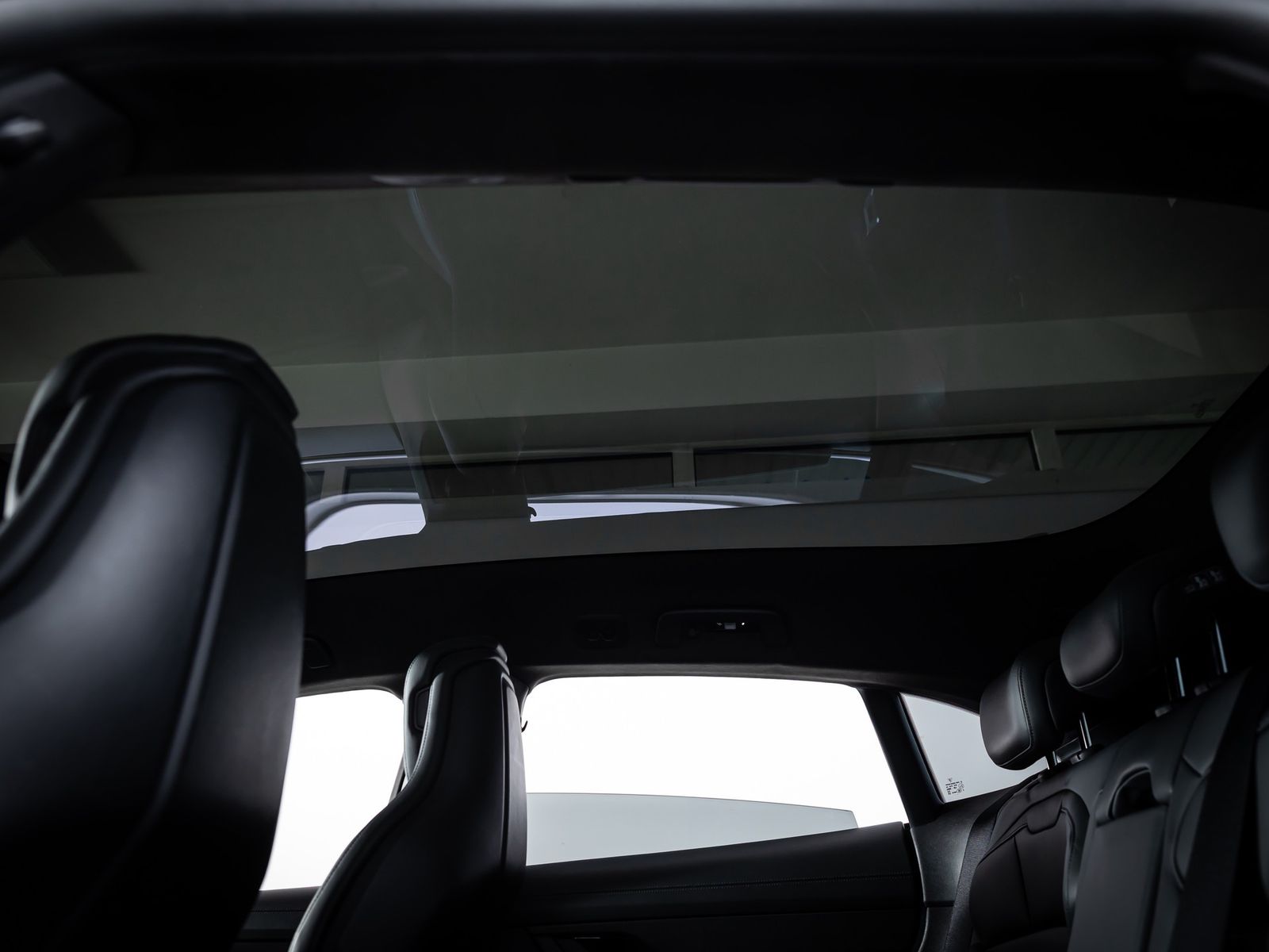 Porsche Taycan GTS Sport Turismo SPORTDESIGN CARBON*PANO