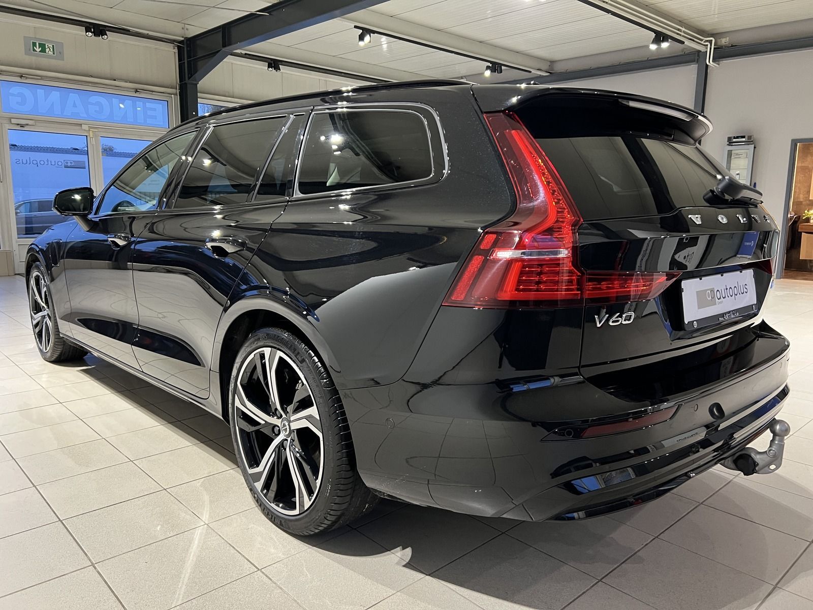 Volvo V60 T6 Plus Dark Recharge AWD ACC Pano AHK 360°