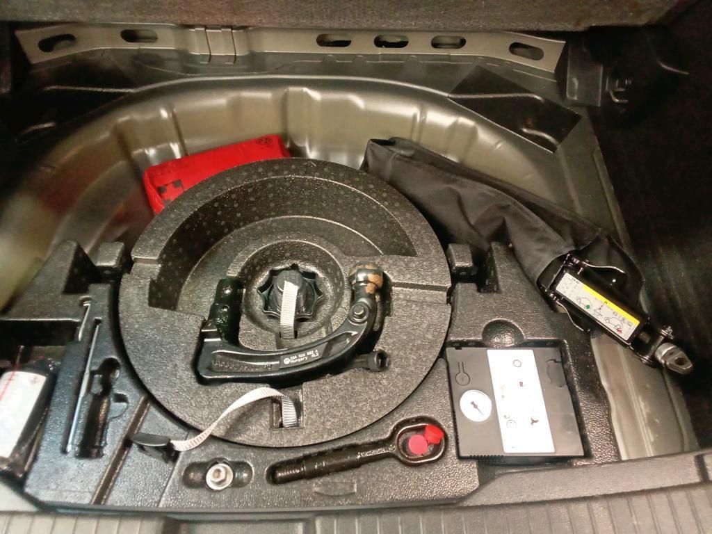 Volkswagen T-Roc Life 1.5 TSI DSG - Samsaru's Car Outlet