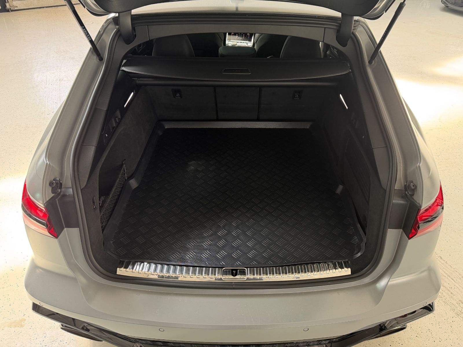 Audi RS6 Avant 4.0 TFSI/Quattro/Keramik/22Zoll/AHK