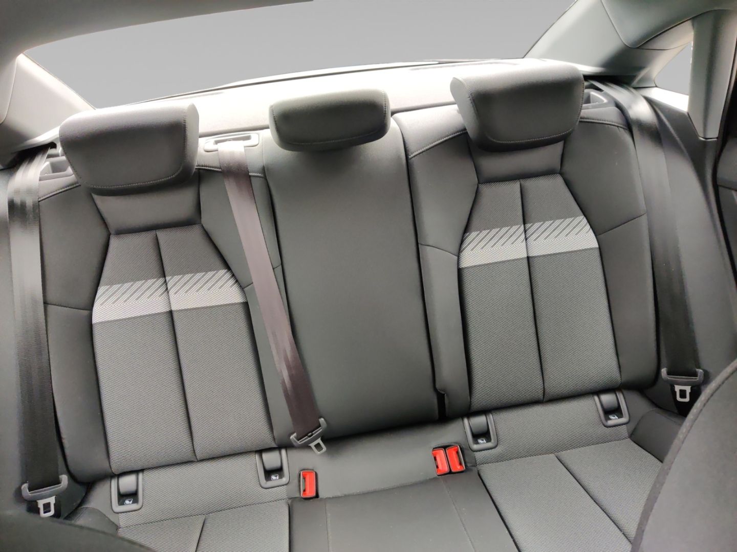 Audi A3 Limo 30 TFSI advanced - Samsaru's Car Outlet