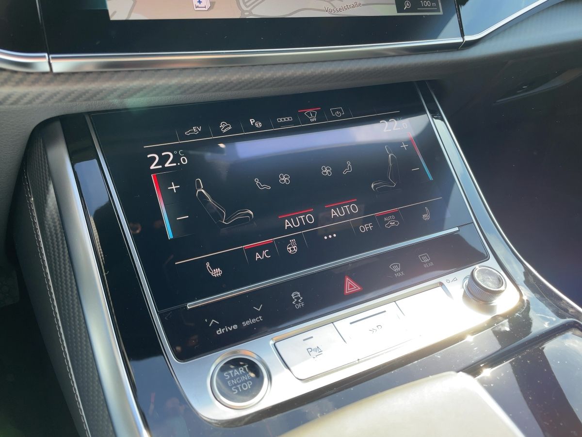 Audi Q7 SUV Sline 55 TFSIe AHK PANO B&O OLED