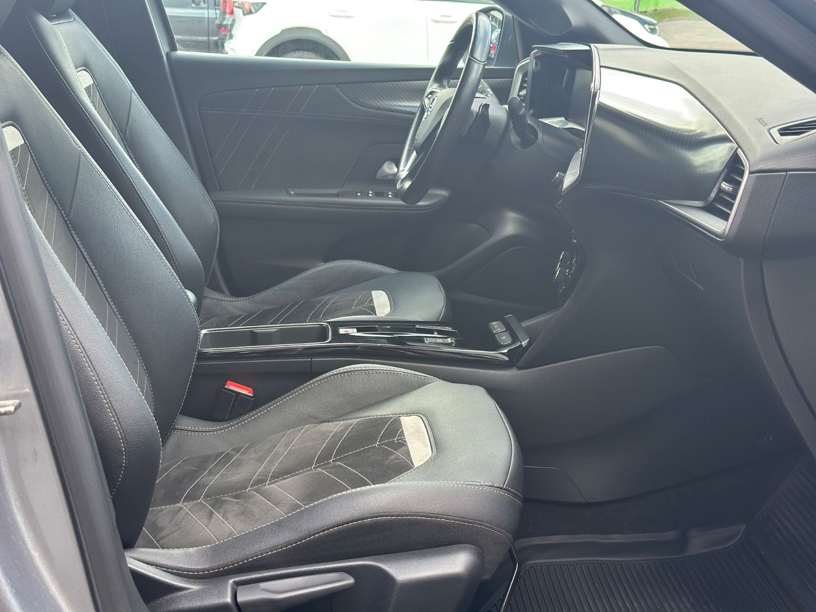 Opel Mokka Ultimate - Samsaru's Car Outlet