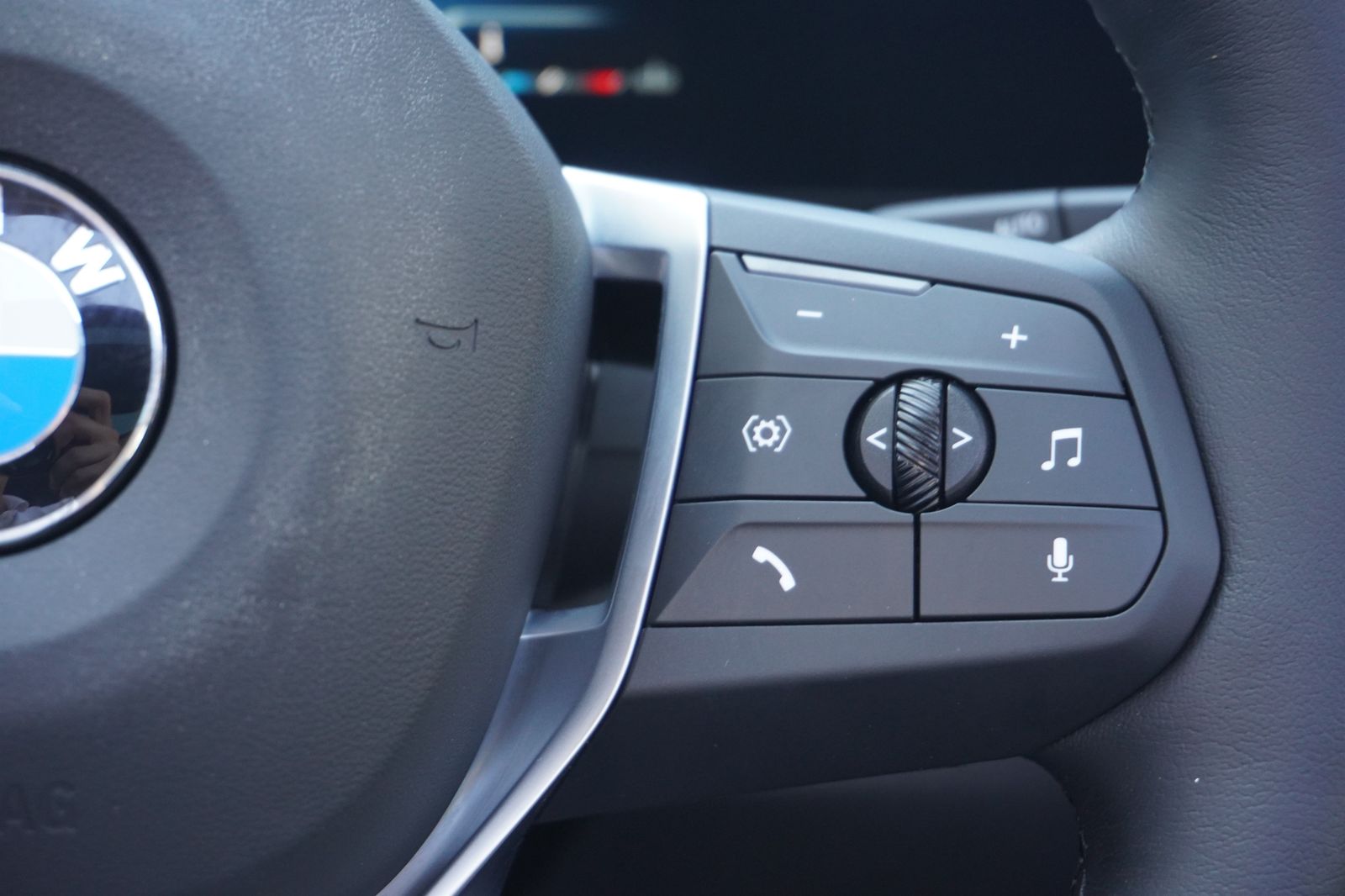 BMW X1 xDrive23i - Samsaru's Car Outlet