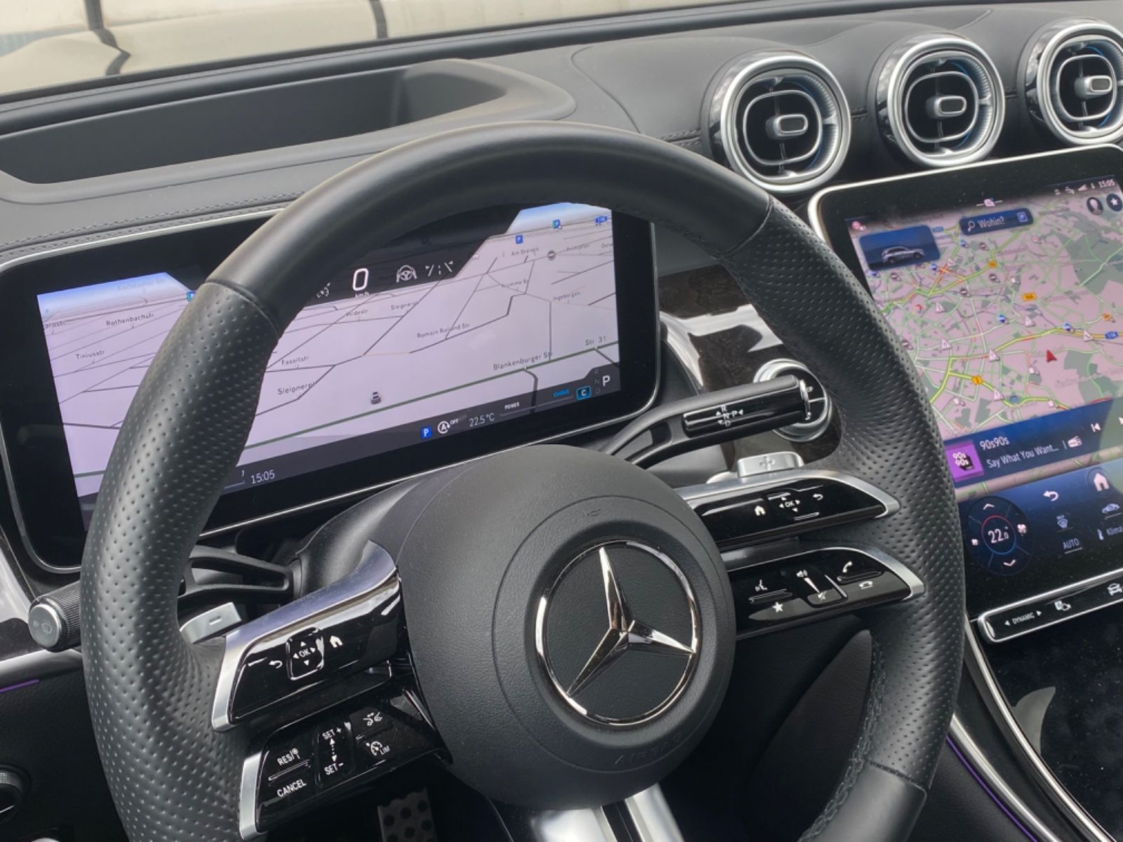 Mercedes-Benz GLC200 AMG 4M_Pano_HuD_Memory_Keyless_Distro_360
