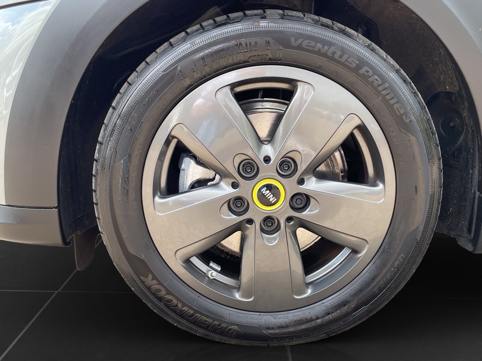 MINI Cooper SE Essential - Samsaru's Car Outlet