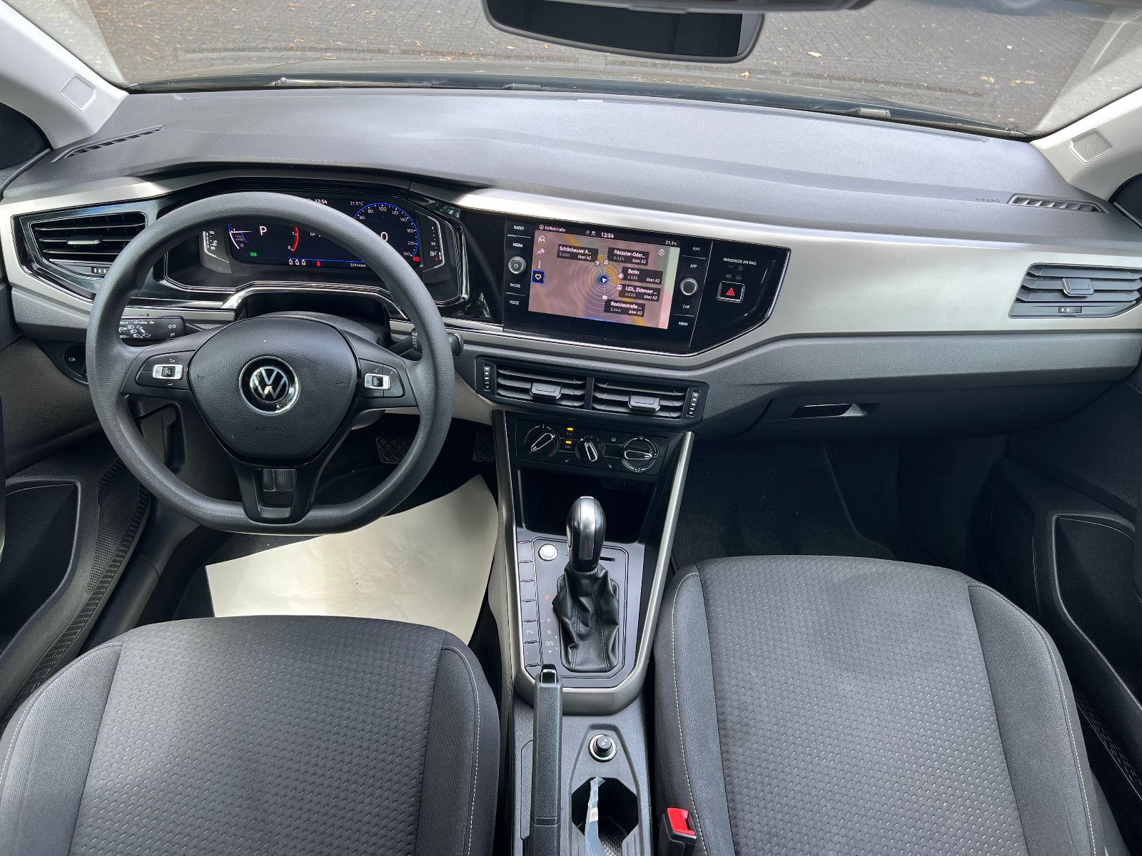 Volkswagen Polo VI Comfortline Aut. - Samsaru's Car Outlet