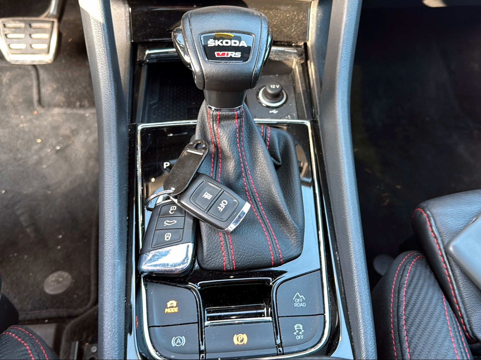 Skoda Kodiaq RS 4x4 7Sitzer | Pano | Belüftung |Canton