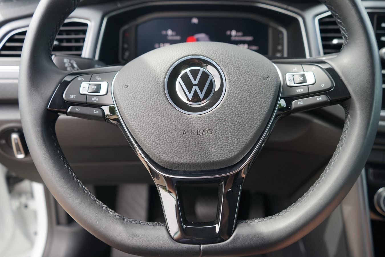 Volkswagen T-Roc 1.5TSI Style - Samsaru's Car Outlet