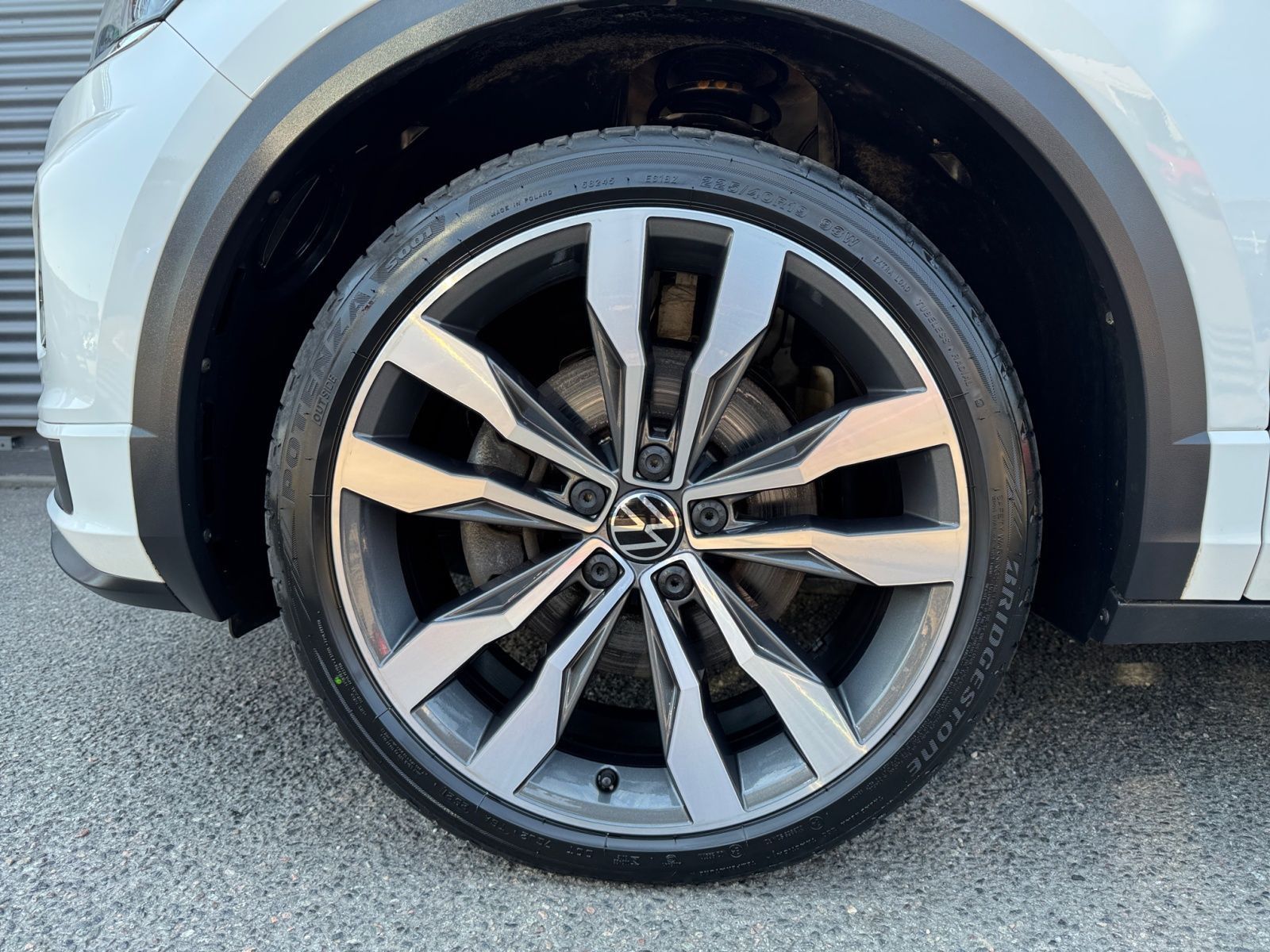 Volkswagen T-Roc 2.0TSI 4M R-LINE - Samsaru's Car Outlet
