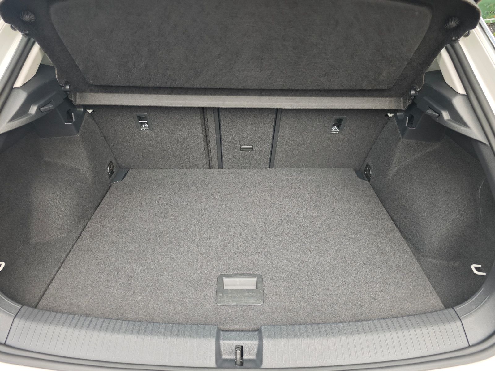 Volkswagen T-Roc Life - Samsaru's Car Outlet