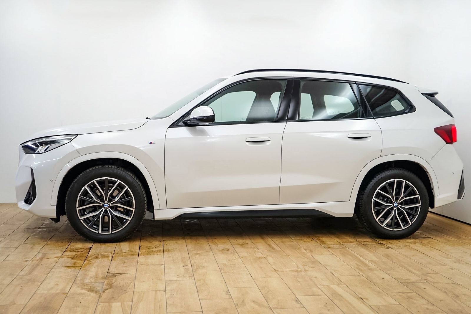BMW X1 xDrive23i M Sport - Samsaru's Car Outlet