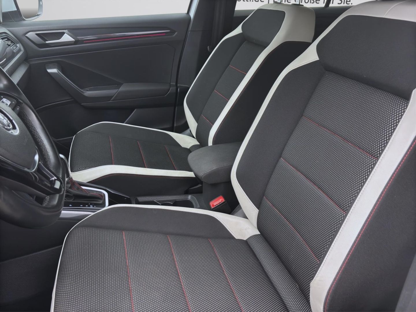 Volkswagen T-Roc 1.5 TSI DSG SPORT - Samsaru's Car Outlet