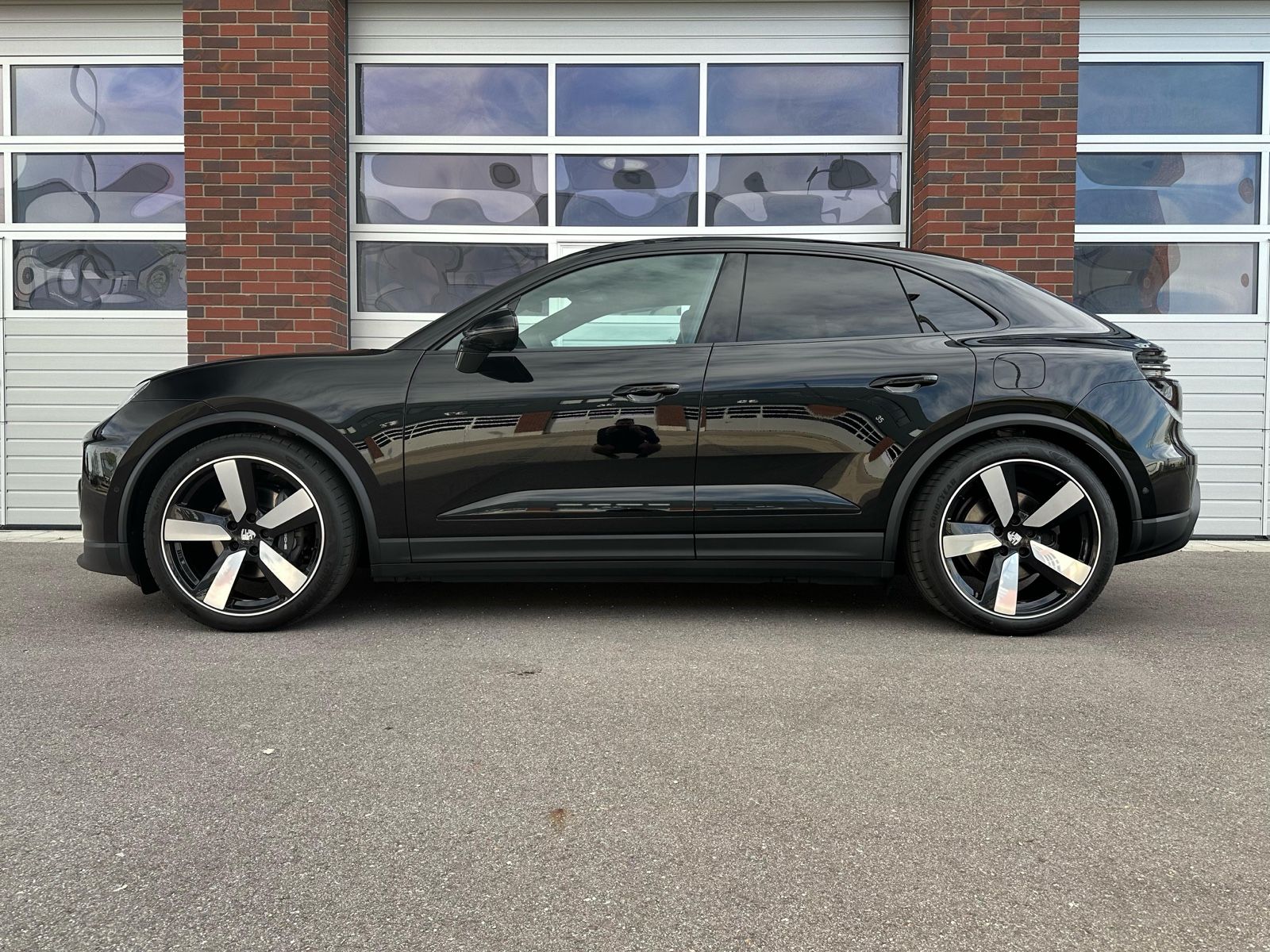 Porsche Macan 4 - Samsaru's Car Outlet