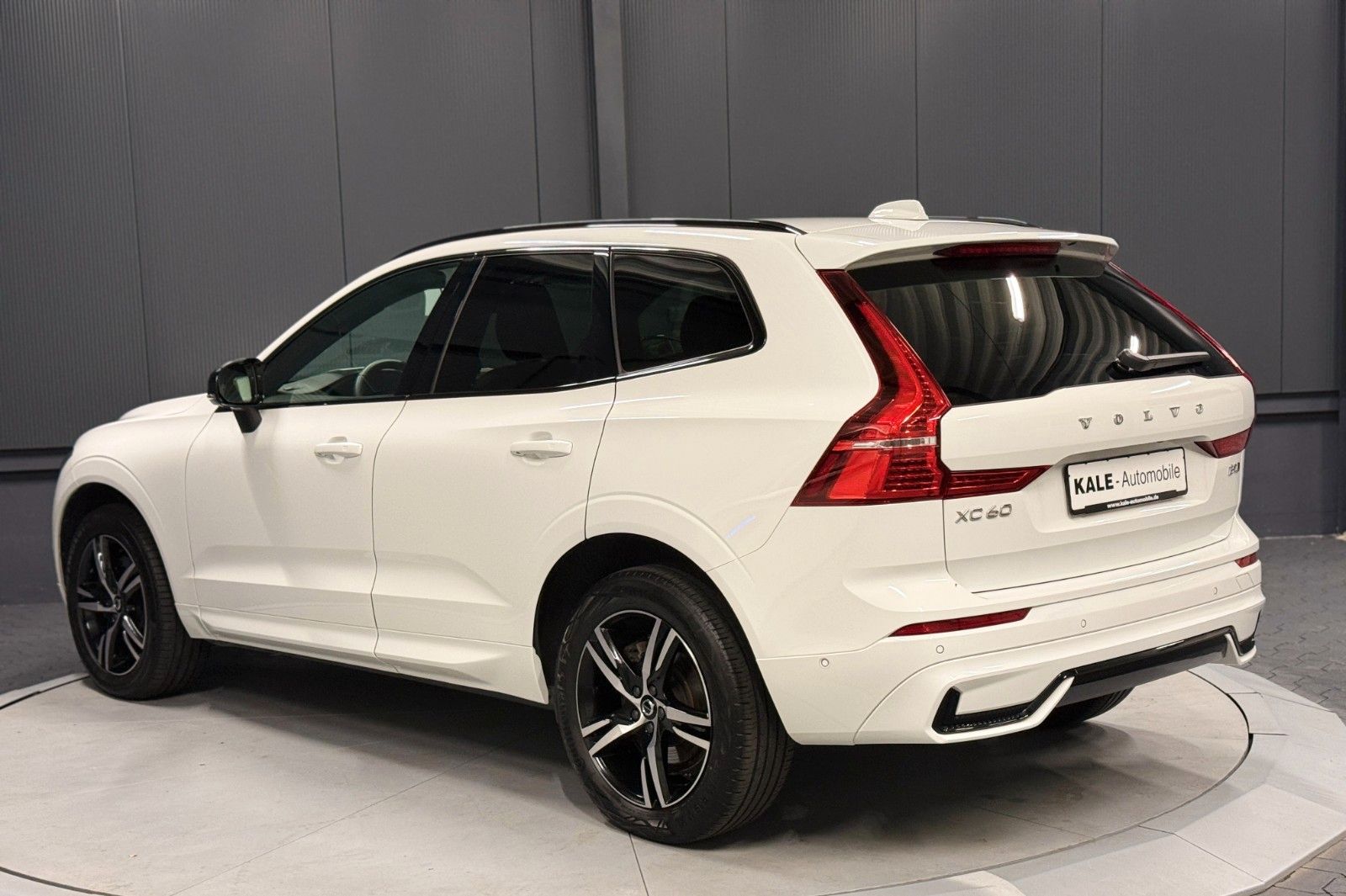 Volvo XC60 R-Design AWD *AHK*360*Standhzg*HIFI*