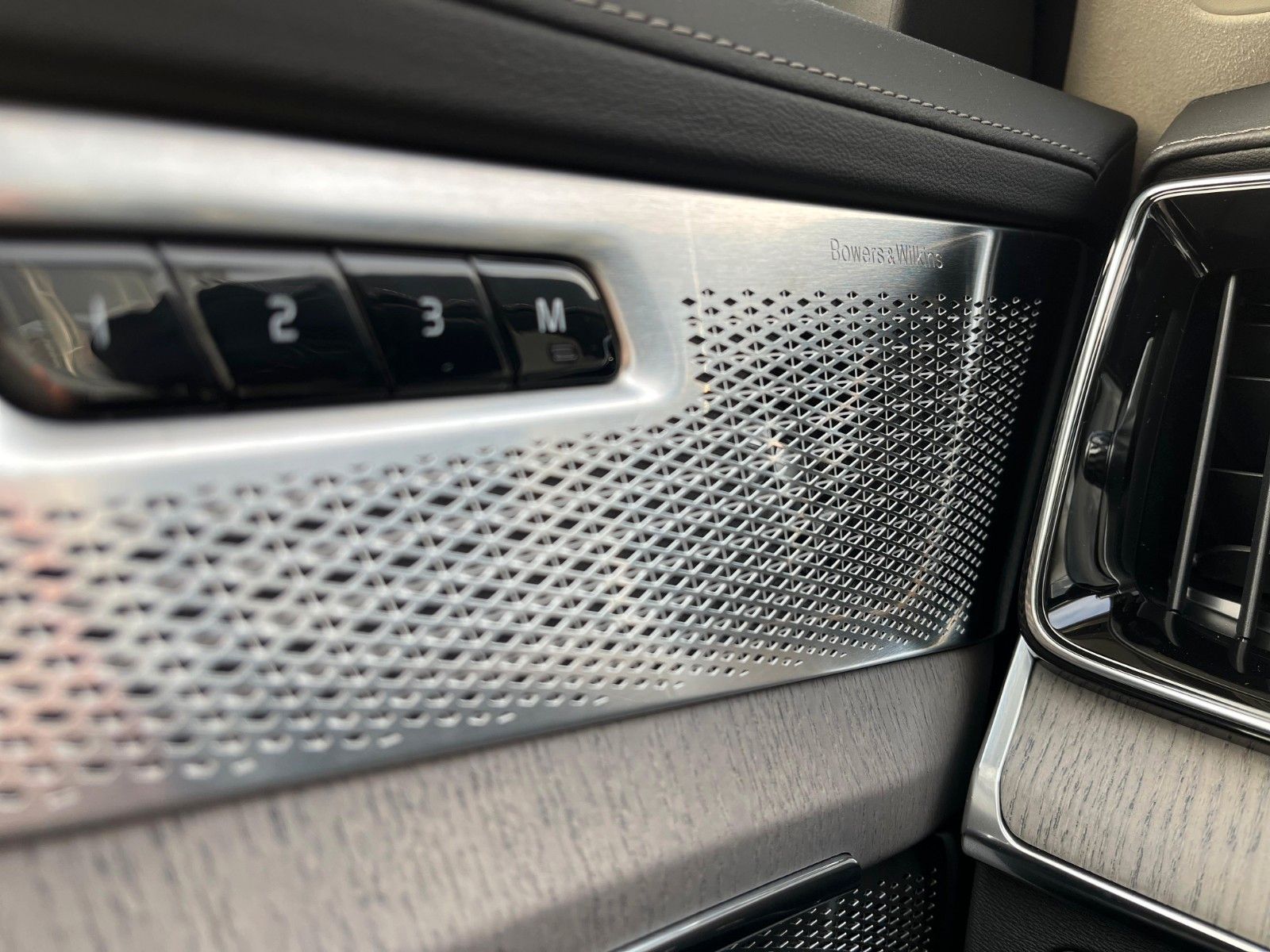 Volvo XC90 T8 AWD Geartr. ULTRA DARK - sofort lief. -