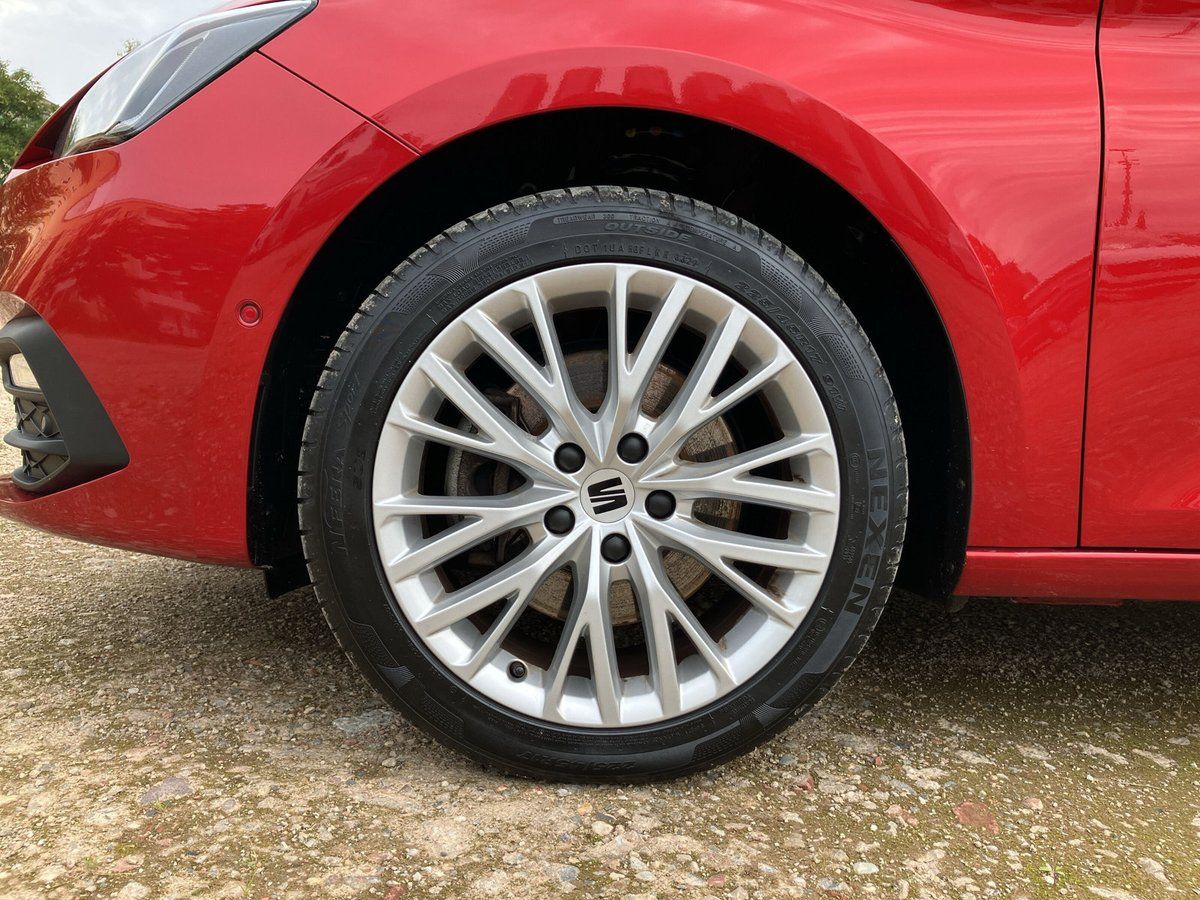 Seat Leon SPORTSTOURER XCELLENCE 1.5 eTSI DSG PANO