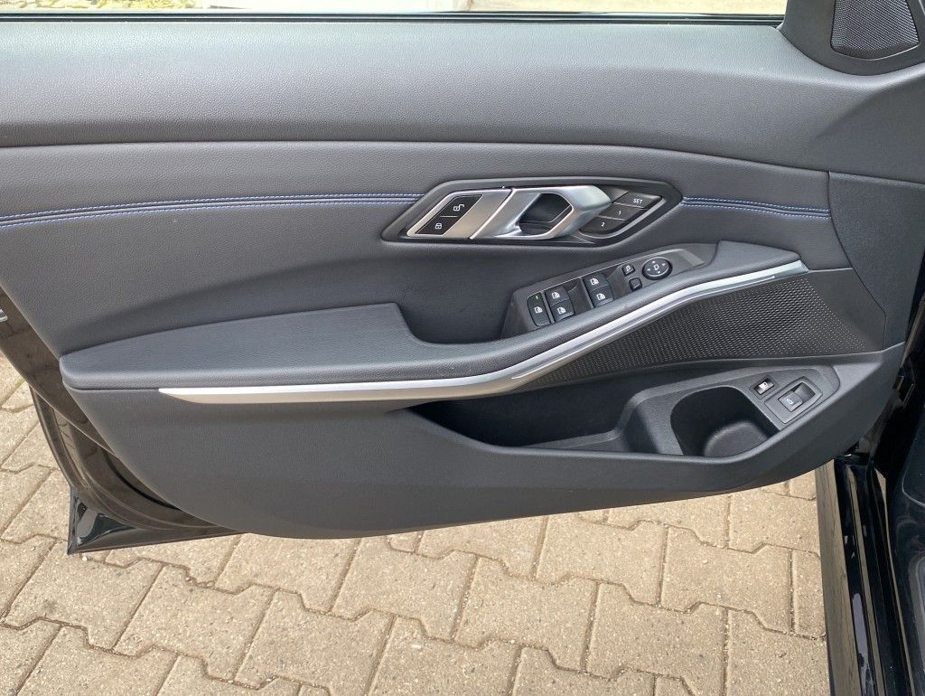 BMW 330 e M Sport Pro - Samsaru's Car Outlet
