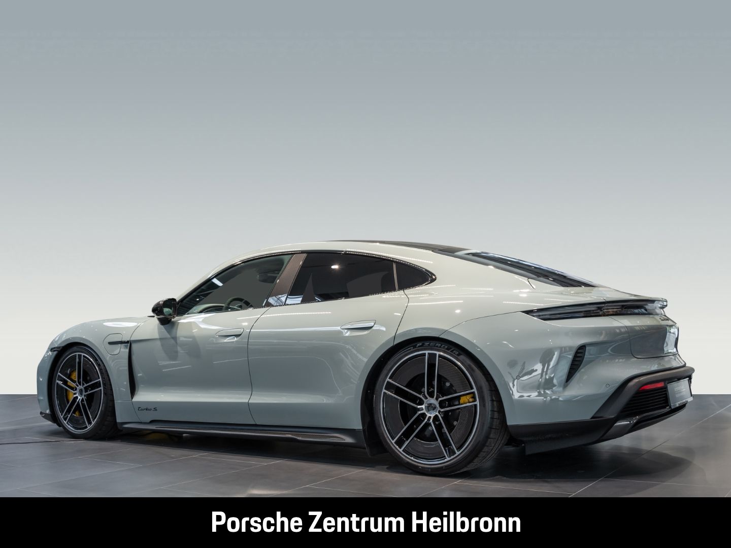 Porsche Taycan Turbo S Burmester Surround-View Head-Up
